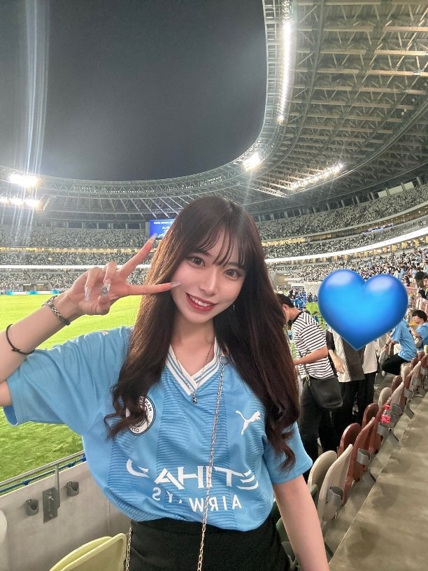 来日したマンチェスター・シティの試合を観戦するいのりさん（画像／本人SNSより）