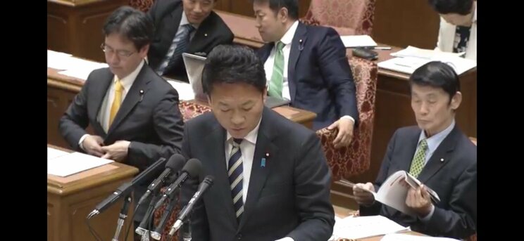 「どこいこうかな～」内閣委員会会議中に元大臣＆副大臣が「旅行パンフ」「マンガ」を熟読。ゆるみきった岸田自民のセンセイたちの評判「地元では“やる気”は見せようとしているけど…」_6