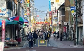 〈リトルチャイナタウン化する竹ノ塚〉足立区に住む中国人は10年間で2倍に。「家賃が安いのが魅力」「1000万円台の低価格帯物件が人気」暮らしやすさを求めて中国から移り住む人も