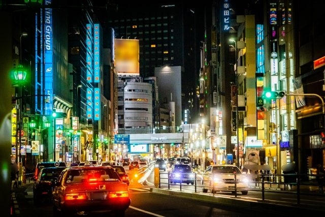 港区のネオン（写真／PhotoAC）