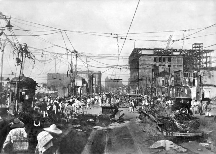 1923年9月、関東大震災で被災した東京・銀座４丁目交差点付近（共同通信社）