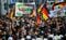 ケルン事件を受け、2016年1月9日にドイツ・ケルンで行われた極右団体PEGIDA（西洋のイスラム化に反対する愛国的ヨーロッパ人）による反移民デモ。 写真：ロイター/アフロ