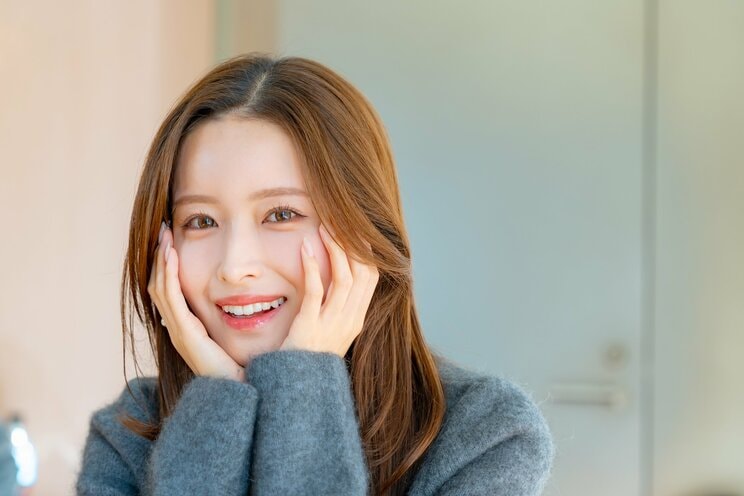 “石原さとみ似”で話題のインフルエンサー、SNS誹謗中傷に持論「相手にした時点で負け」実はSNSが苦手な30万人超フォロワーの新山桃子の素顔_10