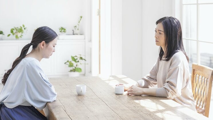 職場でのストレスを「家に帰ってから娘にずっと愚痴ってた」という人も（写真／shutterstock）
