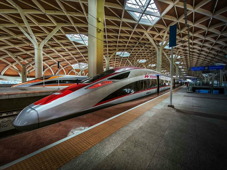 インドネシアの高速鉄道「ウーシュ」