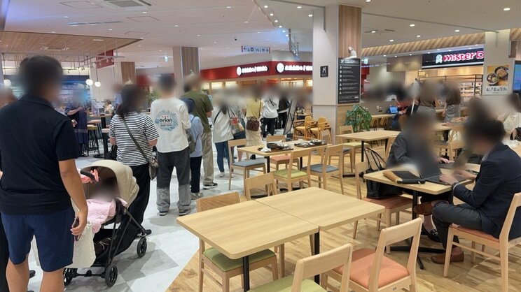 販売開始直後の行列（画像／読者提供）