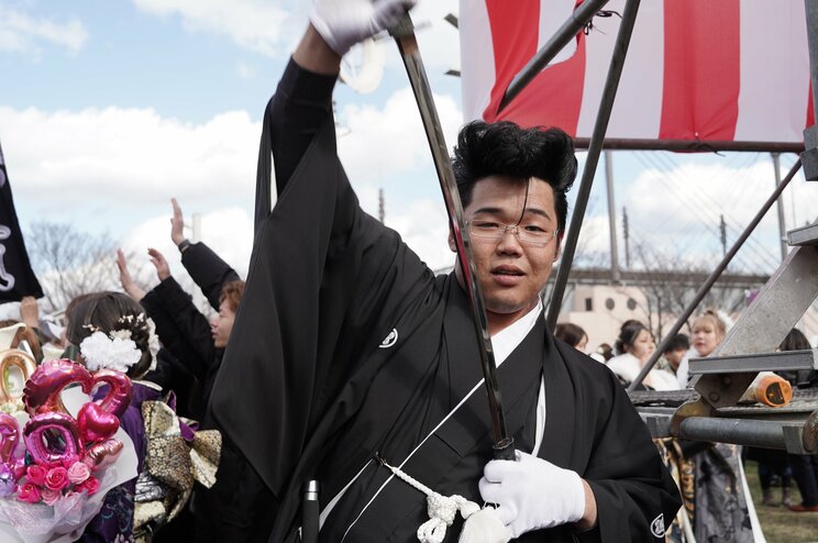 日本刀（模擬刀）が密かなブーム？　北九州市二十歳の記念式典にて　写真／篠原祐介