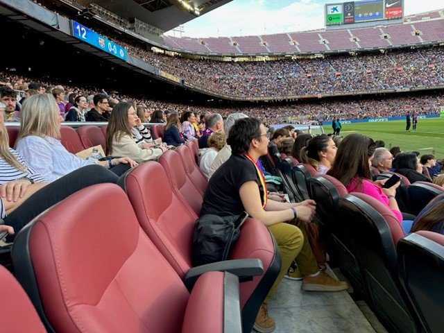9万人超の観客を集めるバルサ女子戦のチケットは“接待ツール”に！VIPラウンジ、男女平等、ファンサービス…急成長する欧州女子サッカー「強さの理由」_8