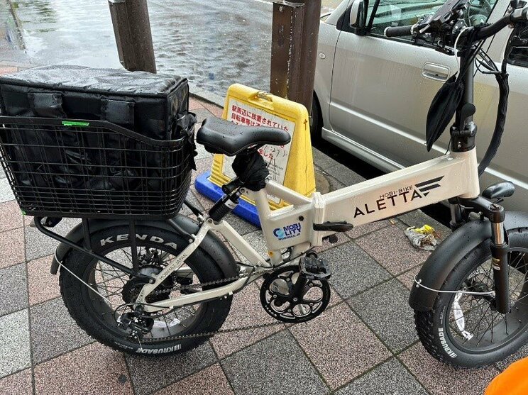 取材に応じた配達員の自転車