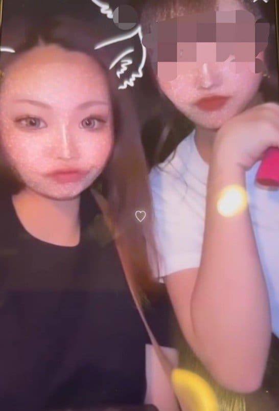 内田容疑者とＡ子（知人提供）