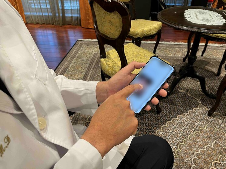麻生院長のＸには毎日のように美容医療トラブルの相談がくるという（撮影／集英社オンライン）