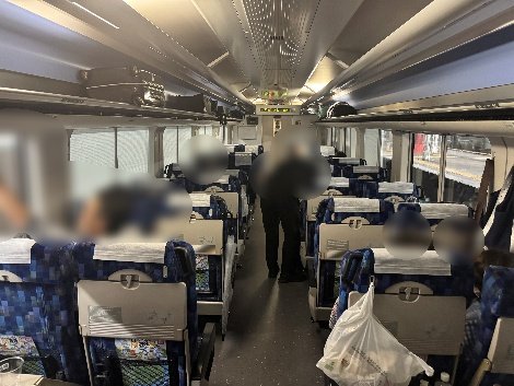 わかしおの車内（撮影／集英社オンライン）
