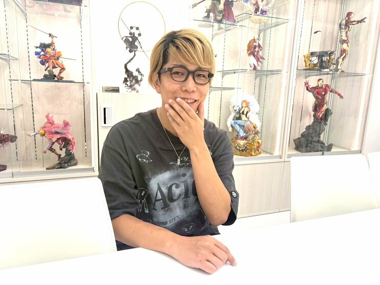インタビューに応じるコヤッキー