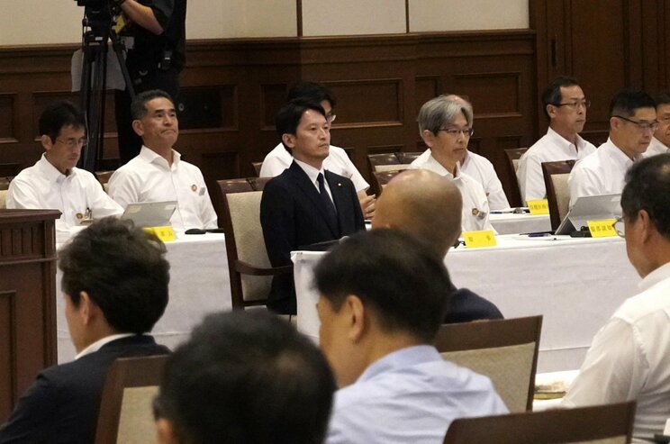 19日の兵庫県議会で不信任決議案が可決された斎藤知事（撮影／集英社オンライン）