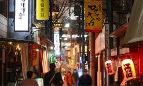 〈町田の立ちんぼ〉「なぜか神奈川側にしかいない？」東京と神奈川を分ける“県境ラブホ街”…夜の店経営者が語る町田駅南口の異変