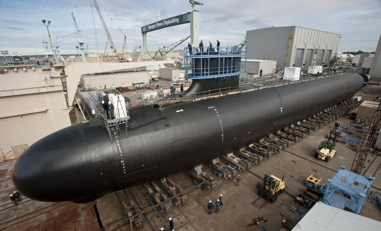 米国バージニア州ニューポートニューズで建造されるバージニア級攻撃型原潜（写真／U.S. Navy photo）