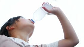 「ジュースの飲み過ぎで心停止」も…暑い日に増える“ペットボトル症候群”の怖すぎる落とし穴