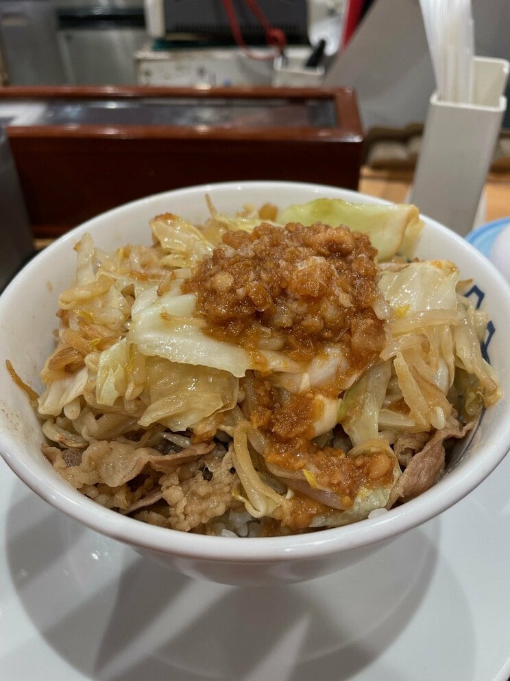 ニンニク野菜牛めし（並）（アカボシさん提供、以下同）