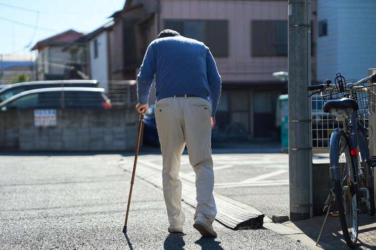 家族から疎外感を感じてしまい自死を選ぶ人も（写真はイメージ／shutterstock）