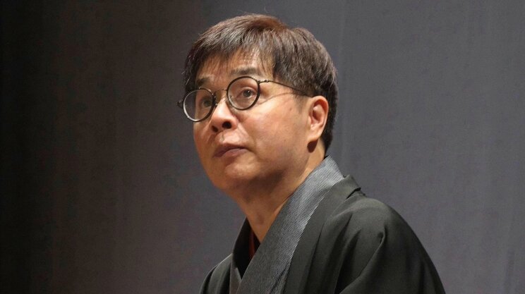 「芸人は非常識。その馬鹿さ加減を人々は楽しむ」と論じる落語家・立川志らく（立川志らく公式ホームページより）