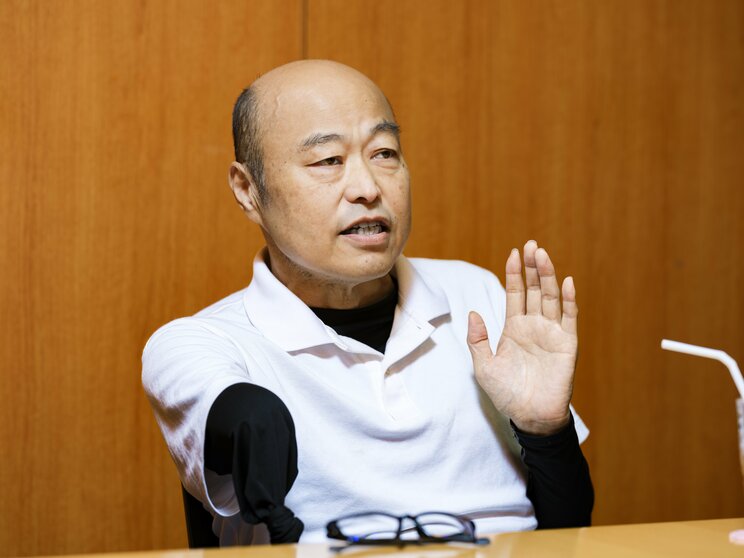 振りかぶる際に帽子を落としハゲ頭を晒して打者を幻惑する“ピッカリ投法”で人気者に（写真／本人ブログより）