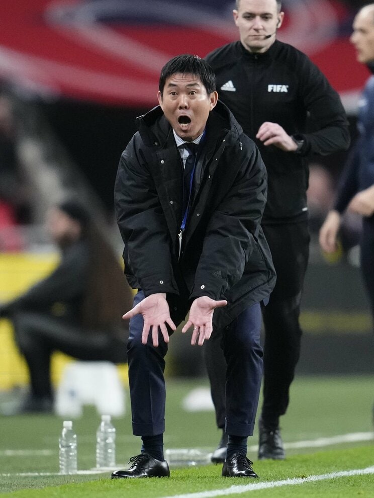イングランド戦での森保一監督（写真／共同通信社）