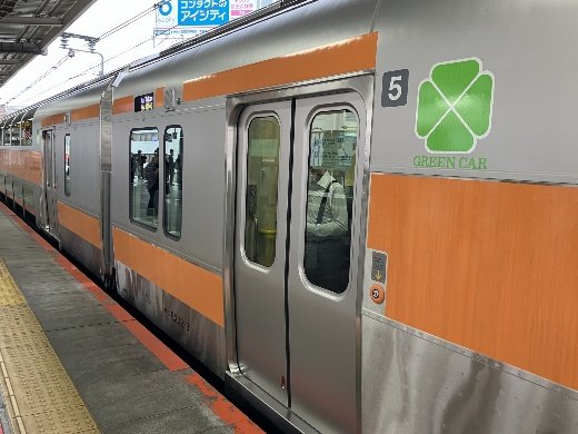 中央線快速のグリーン車（写真／PhotoAC）