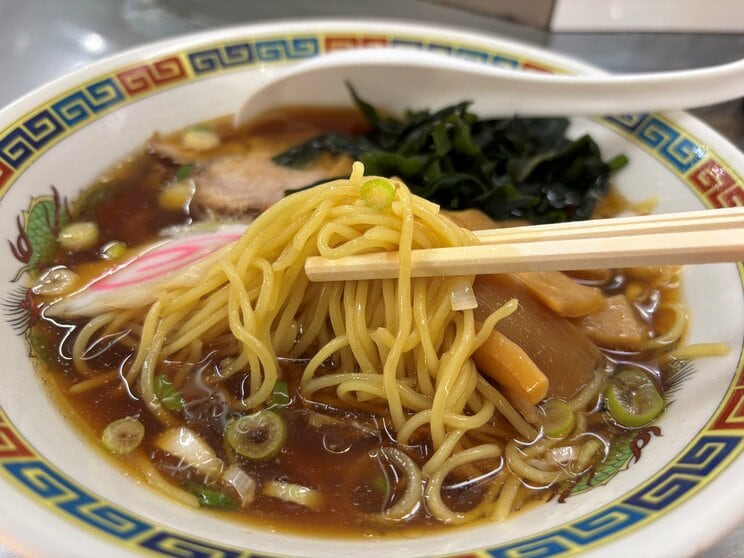 「西新井らーめん」は、駅ホームの立ち食いラーメンとして多くの人に愛されて時代とともに生きた