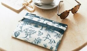 〈レスポ限定ポーチが付録に〉シックで上品なフランスの伝統柄で。レスポートサック春の新柄ポーチがLEE4月号付録に〈詳細画像あり〉