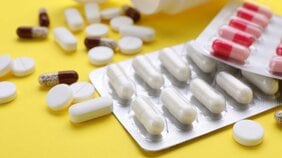 いつまで薬を飲ませ続ければいいのか。講談師・神田香織さんが“統合失調症の娘を持つ母”として落胆した「日本の精神医療の遅れ」