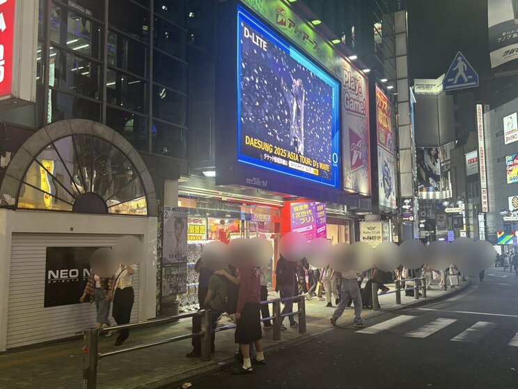 「2万円も使ったよ！」渋谷のゲーセンに外国人がゴッタ返すもセンター街は“マナー崩壊”「昔の汚ギャルと変わりませんね」_9