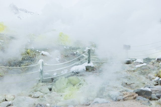 川湯温泉の源でもある硫黄山