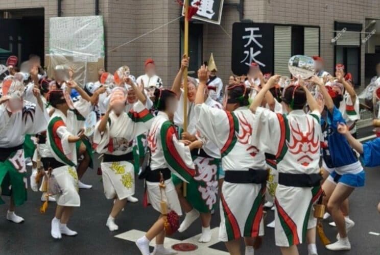 8月29日の『東京高円寺阿波おどり』の様子。連によって見せ方も様々（撮影／集英社オンライン）
