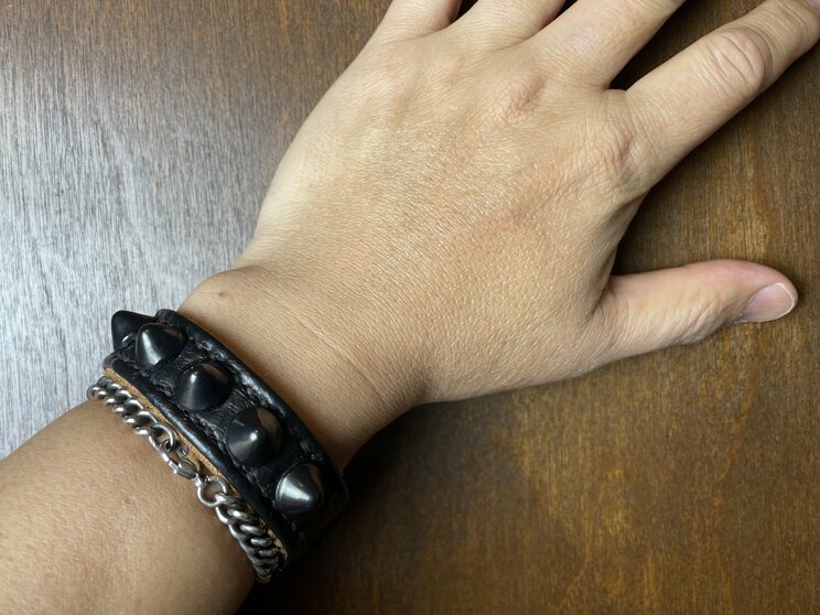 アディダスのレアスニーカー、ちょいださアノラック、パンク系リストバンド。アラフィフ・サブカルオヤジ、春の“自己満”ショッピング_10