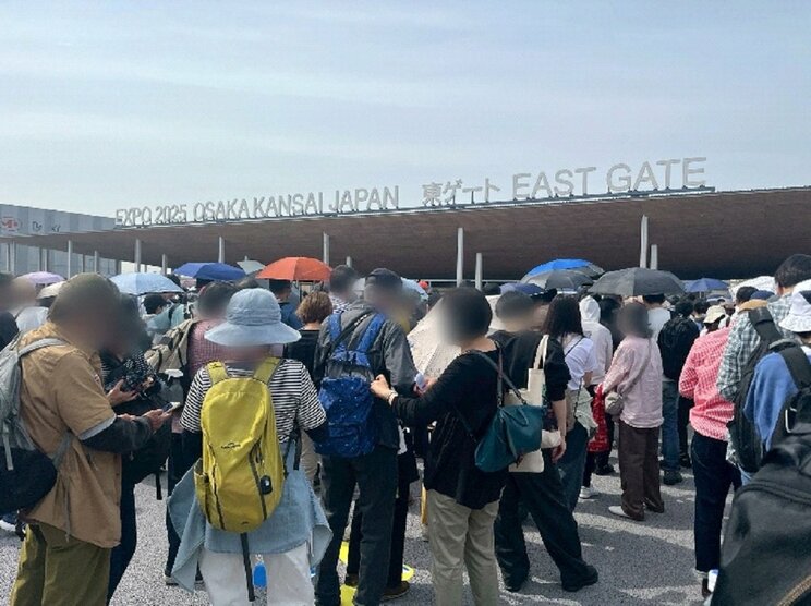大混雑の東ゲート（撮影/集英社オンライン編集部、以下同）