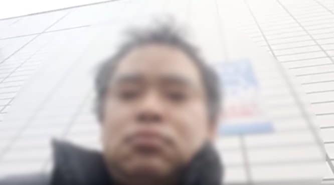 ツイキャス中の男性