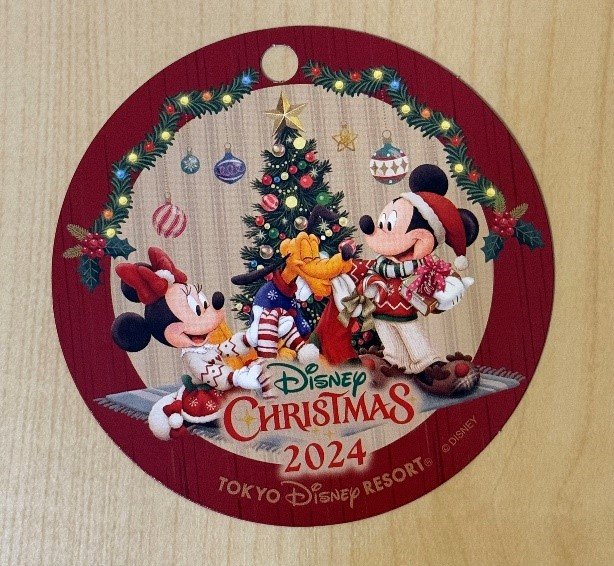 園内で配布されていたクリスマス限定のメッセージカードオーナメント（撮影／集英社オンライン）