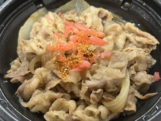 〈ユーチューバー炎上〉“浴槽いっぱいに牛丼”動画は何がオモシロイのか？「食べ物粗末にするな」の批判多数も、擁護派からは「YouTubeくらいはコンプラを気にしないでほしい」の声も。街の100人の“生”の声は？_12