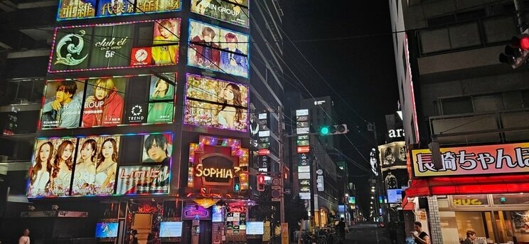 日本一の歓楽街・新宿歌舞伎町の夜の様子