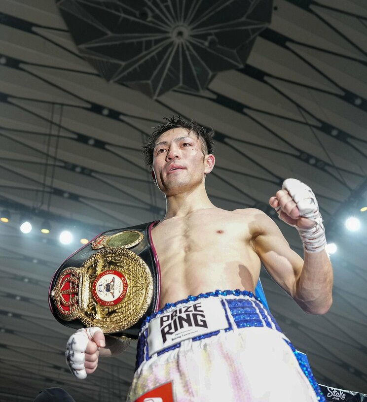 1月23日、WBA世界フライ級タイトルマッチで勝利して世界王者となったユーリ阿久井　写真／共同通信社