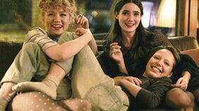 『ガール・ピクチャー』|普遍的なガールズ・ムービーの復活。あえて刺激抑えめな現代性を感じる【売れている映画は面白いのか|菊地成孔】
