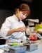 調理中の川越さん（写真／本人提供）