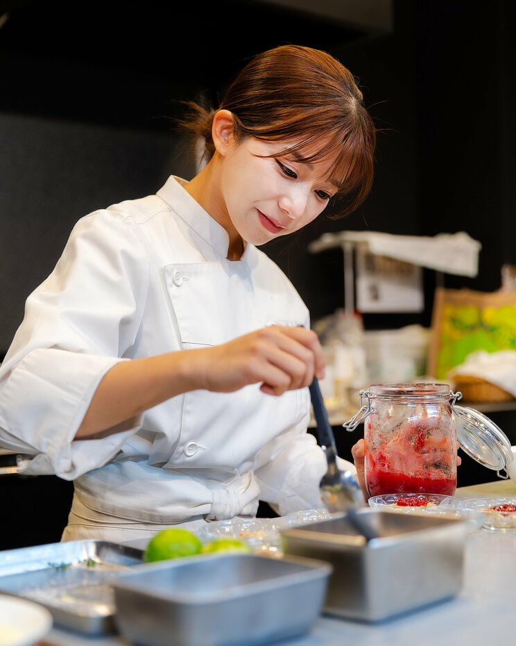 調理中の川越さん（写真／本人提供）