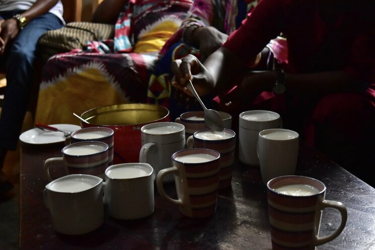 ルワンダでは紅茶の輸出が盛ん。家庭でもよく振舞われるが、たっぷりのミルクと山盛りの砂糖を入れるのが基本だ