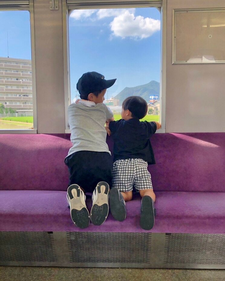 「しつけのできていない子」電車内で子どもの靴が服に何度も当たり…マナーをめぐり賛否「親が注意すべき」「言い方がきつすぎる」_6