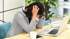 大手広告代理店の新入社員を追い詰めた長時間勤務とパワハラ
