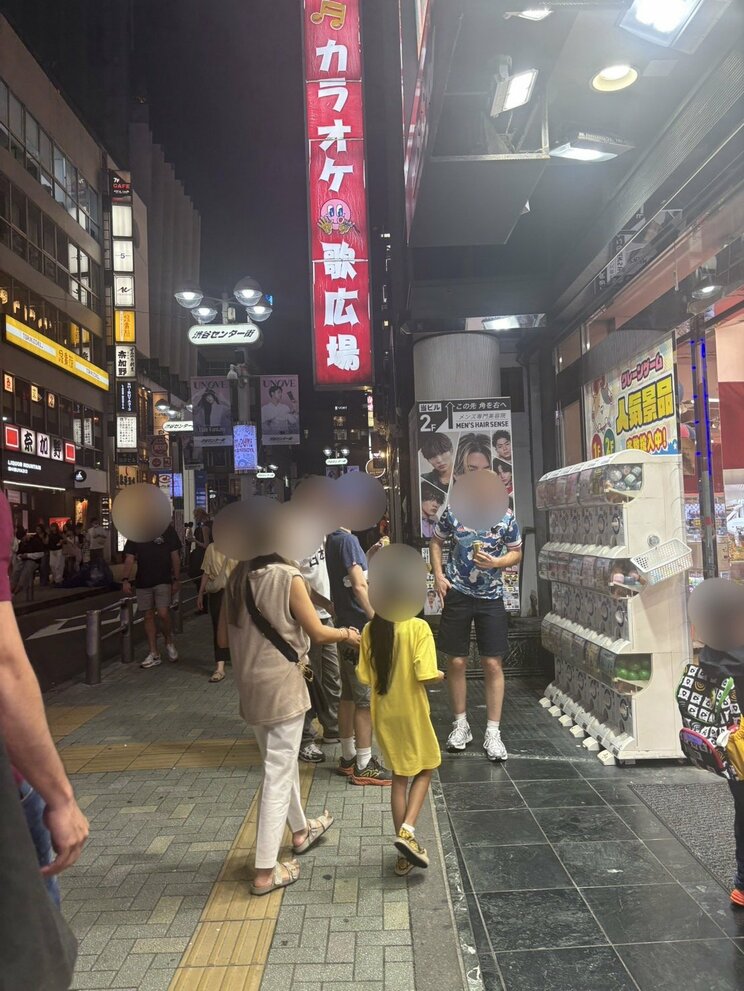 渋谷センター街のゲームセンター前には多くの外国人観光客の姿が（写真／集英社オンライン）