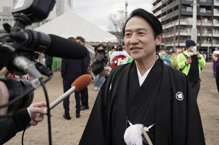 取材に応じる北九州市の武内和久市長