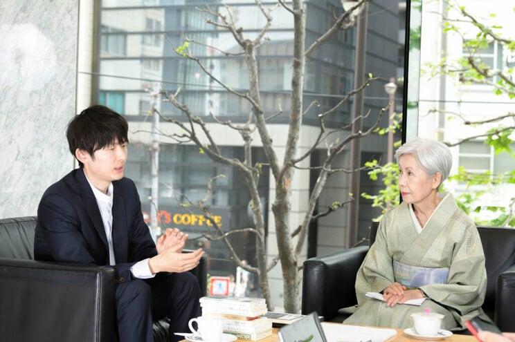 李舜志氏（左：法政大学社会学部准教授）と田中優子氏（右：法政大学名誉教授）