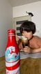 初めてのコーラを楽しむようたくん（写真／えむとしさん提供）